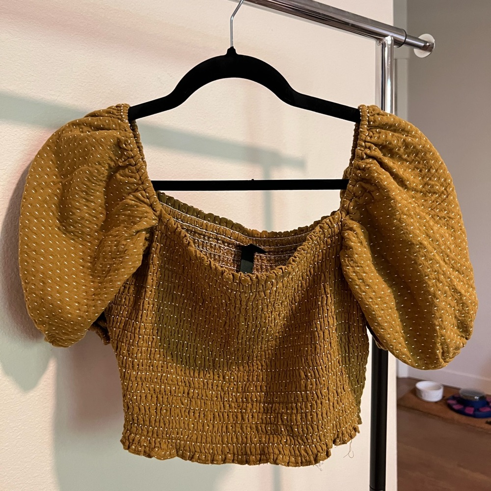 Cute mustard colored crop! Wild fable, size M - lightly warn.